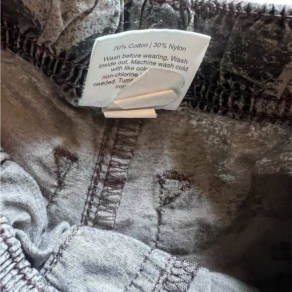 Jumping Beans Boys Grey Camo Shorts | 2T - Picture 3 of 4